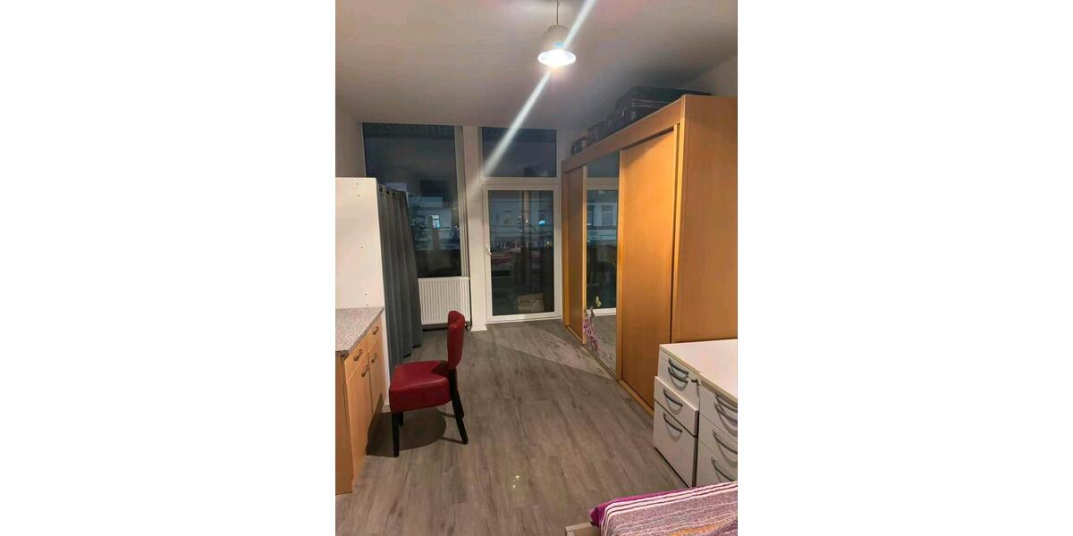 Etagenwohnung Hilden - 1 Zimmer, 150 m&sup2;, 1.500&euro; | Angebot:24469208