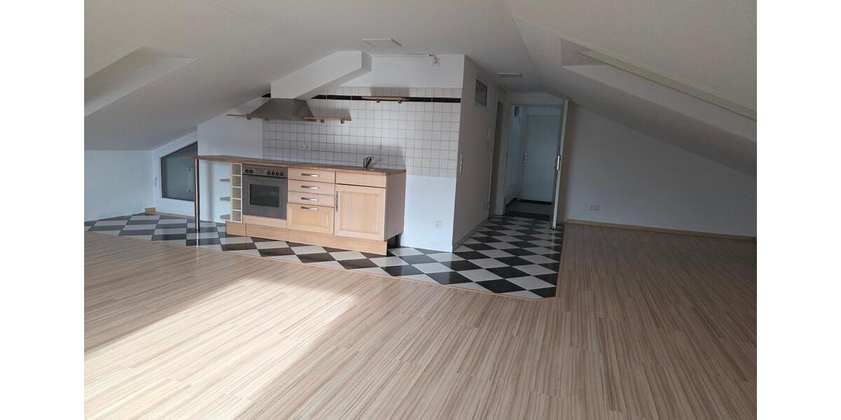 Dachgeschoßwohnung Singen (Hohentwiel) - 1 Zimmer, 65 m&sup2;, 700&euro; | Angebot:24849086