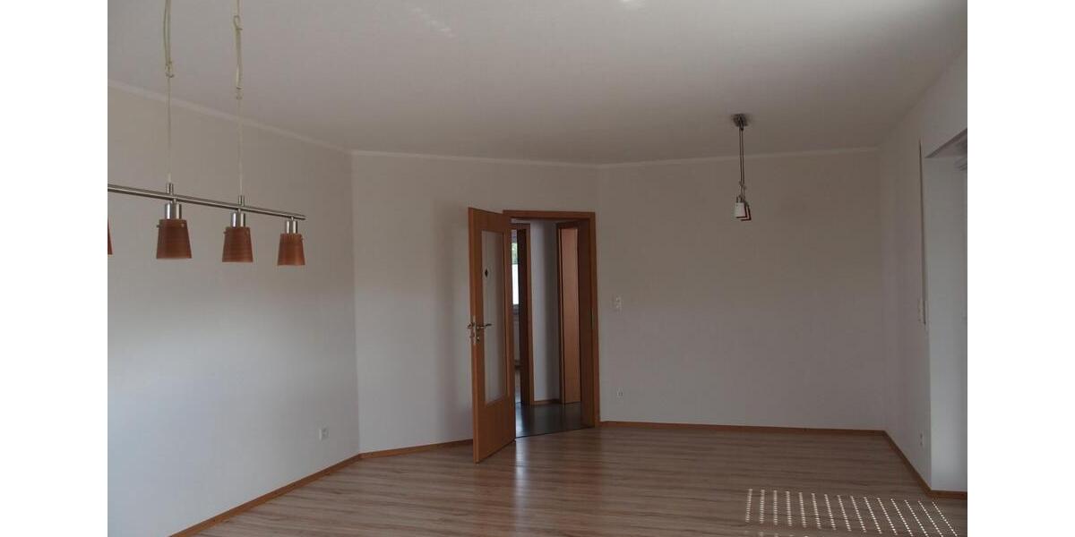 Erdgeschoßwohnung Burghaun - 4 Zimmer, 105 m&sup2;, 995&euro; | Angebot:26581590