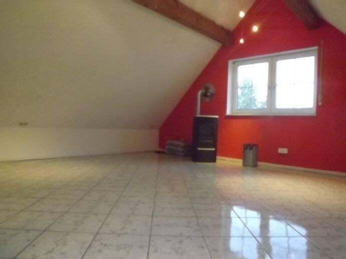 Gut geschnittenes 2 Zimmer-Apartment mit Einbauküche und Wannenbad, in ruhiger Lage von Wiesenbronn. Nur 10 Min. nach Kitzingen... 2 zimmer