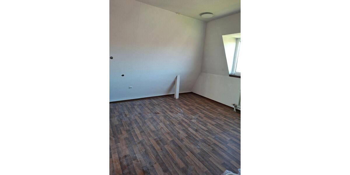 Dachgeschoßwohnung Emden - 4 Zimmer, 68 m&sup2;, 455&euro; | Angebot:25791724