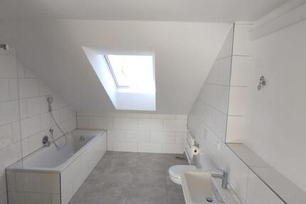 Helle 4-Zimmer Dachgeschoss Wohnung mit offener Wohnküche inkl. EBK! 4 zimmer