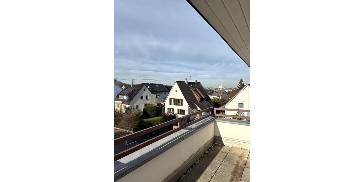 Lichtdurchflutete 4,5-Zimmer-Wohnung mit großzügigem Balkon und Einzelgarage 4.5 zimmer