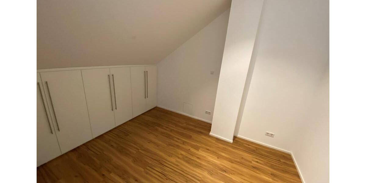 gehobene teílmöblierte 1,5 Zimmer Wohnung Dachgeschoss mit Lift 2 zimmer