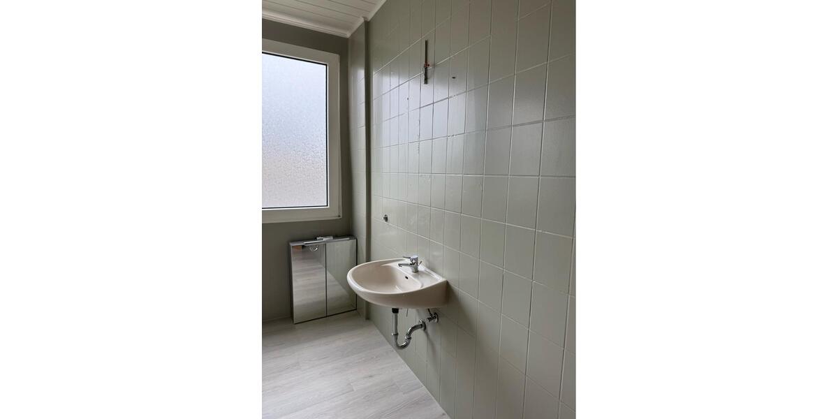 Etagenwohnung Düsseldorf Stadtbezirk 9 - 3 Zimmer, 120 m&sup2;, 900&euro; | Angebot:24535472