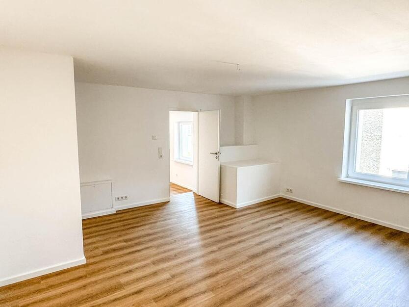 Renovierte 3-Z.-Wohnung mit EBK u. Fußbodenheizung – Erstbezug, gute Anbindung nach Berlin & Potsdam