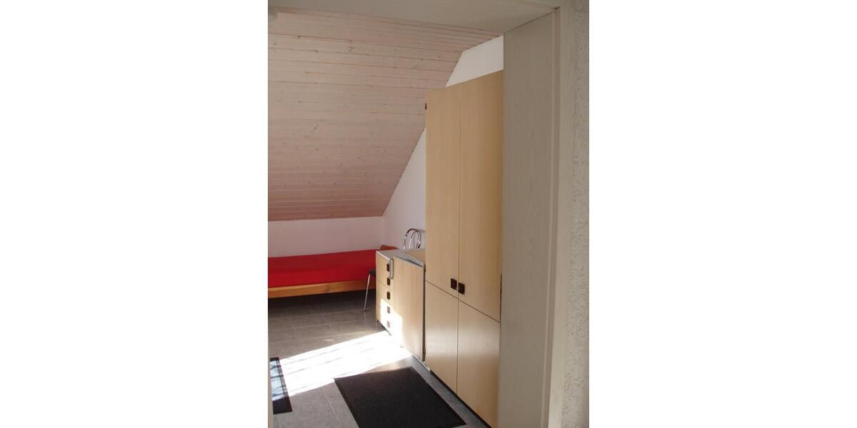Dachgeschoßwohnung Untersiemau - 1 Zimmer, 15 m&sup2;, 200&euro; | Angebot:25790903