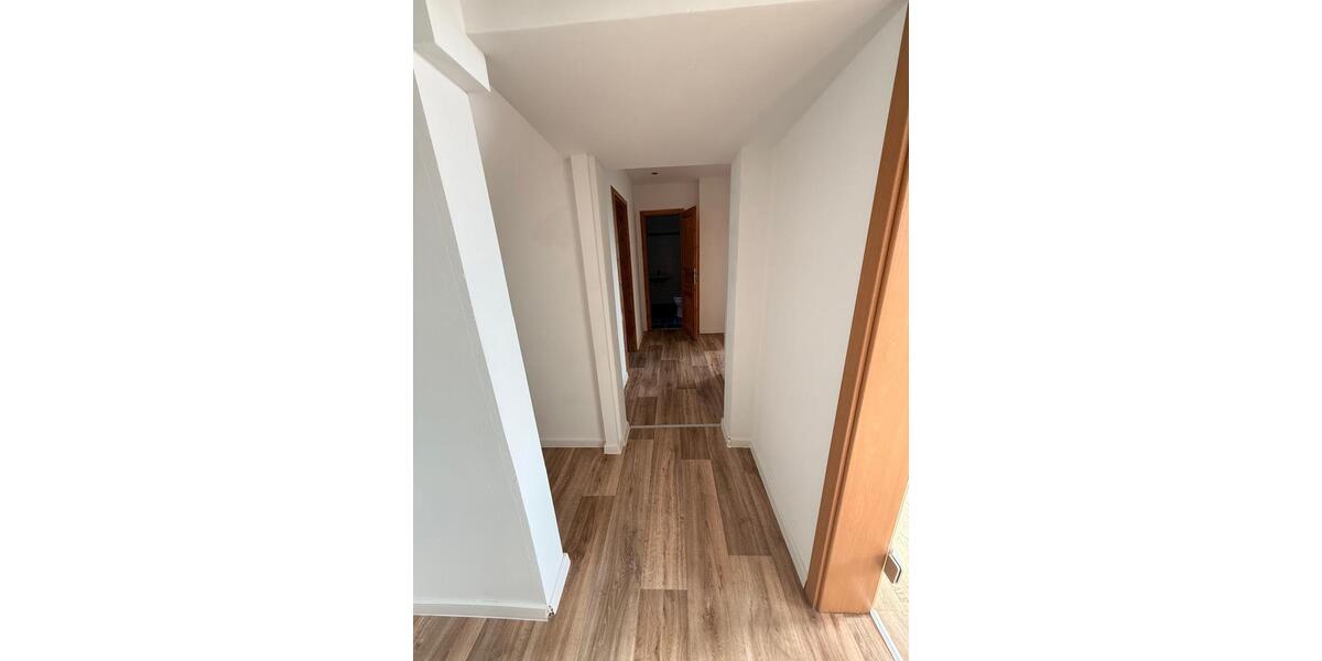 Dachgeschoßwohnung Oelsnitz (Erzgebirge) - 3 Zimmer, 88 m&sup2;, 484&euro; | Angebot:25881004