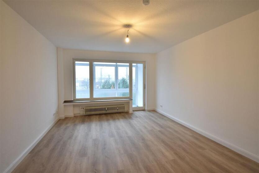 Zentrale Lage! Apartment mit Balkon & Wintergarten zu vermieten