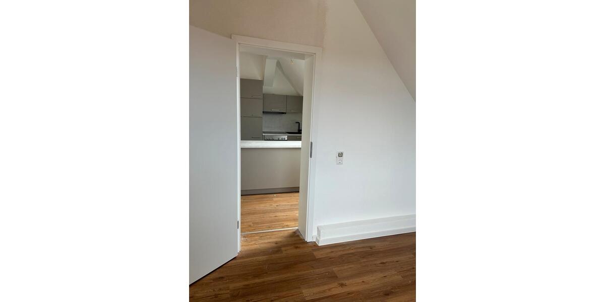 Dachgeschoßwohnung Singen (Hohentwiel) - 4 Zimmer, 80 m&sup2;, 1.025&euro; | Angebot:26550343