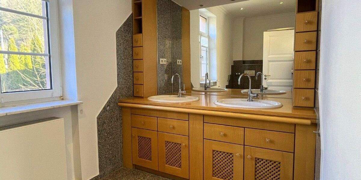 Doppelhaushälfte Bad Orb - 7 Zimmer, 250 m&sup2;, 1.900&euro; | Angebot:24775746