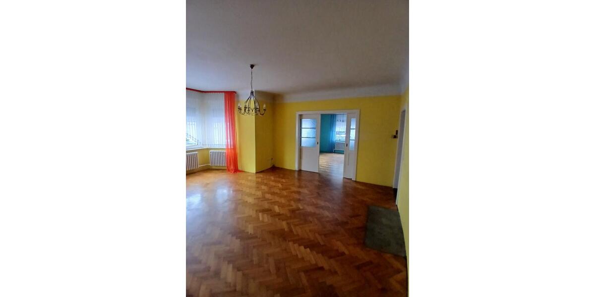 Etagenwohnung Jüterbog - 5 Zimmer, 149 m&sup2;, 1.150&euro; | Angebot:24850071