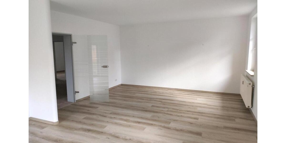3 Zimmer Wohnung,2 Schlafzimmer, Bad, Gäste WC, Parkplatz 3 zimmer