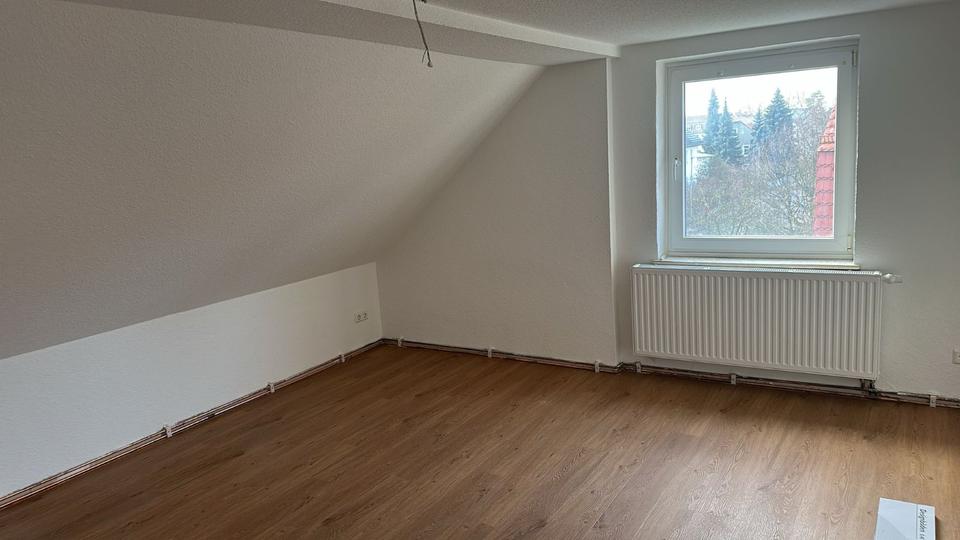 2 Zimmer DG Wohnung zu vermieten 2 zimmer