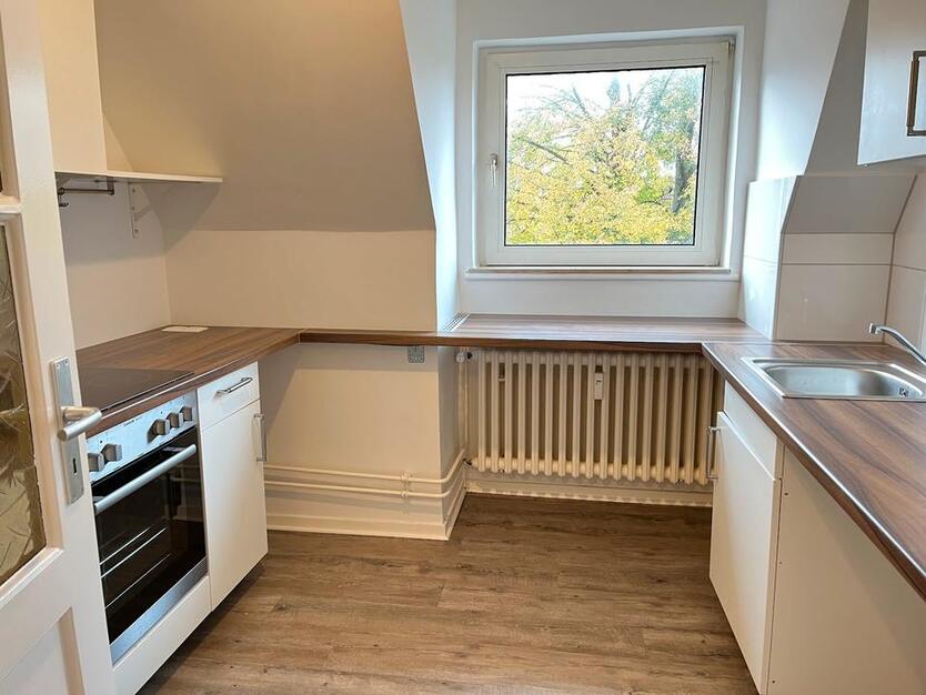 Gemütliche Dachgeschosswohnung mit Wannenbad zimmer