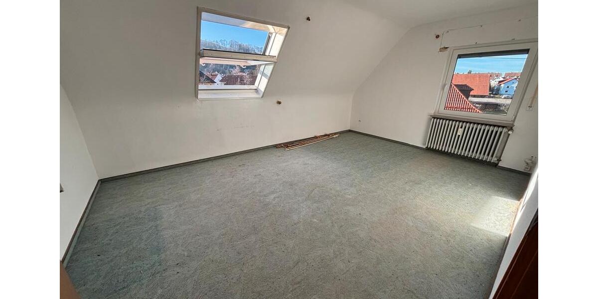 Dachgeschoßwohnung Heubach - 5 Zimmer, 100 m&sup2;, 1.230&euro; | Angebot:24688271