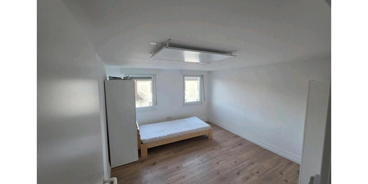 Dachgeschoßwohnung Albstadt Gemarkung Onstmettingen - 3 Zimmer, 90 m&sup2;, 700&euro; | Angebot:26693286
