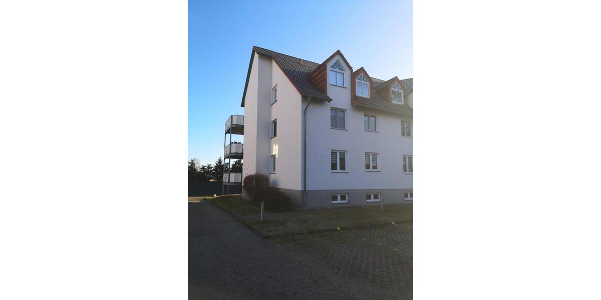 Lichtdurchflutete komplett renovierte 2-Raum-Wohnung mit Balkon und Stellplatz sowie Blick in die freie Natur in Schwaneberg 2 zimmer