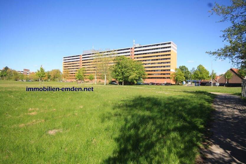 Schöne und große 4 Zimmer Wohnung mit EBK in Emden zu vermeiten