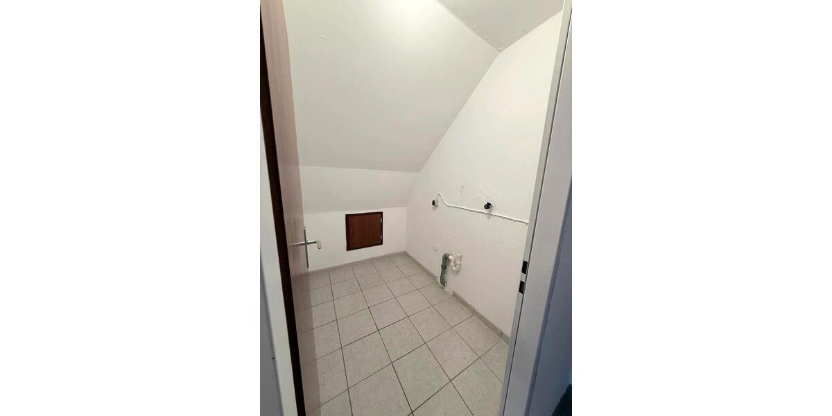 Dachgeschoßwohnung Finnentrop - 1 Zimmer, 68 m&sup2;, 700&euro; | Angebot:24543009