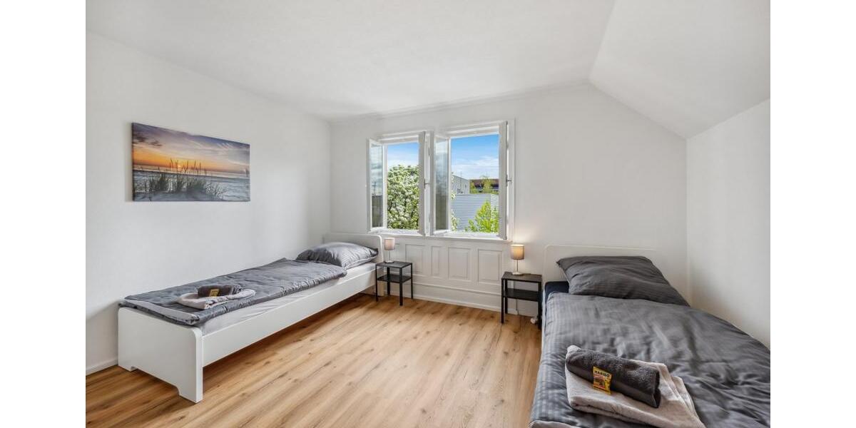 Wohnen auf Zeit Metzingen - 4 Zimmer, 140 m&sup2;, 140&euro; | Angebot:24841810