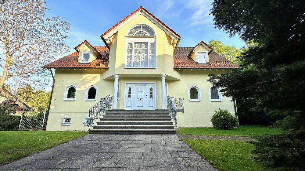 Einfamilienhaus Bad Liebenzell - 8 Zimmer, 286 m&sup2;, 3.500&euro; | Angebot:26981508