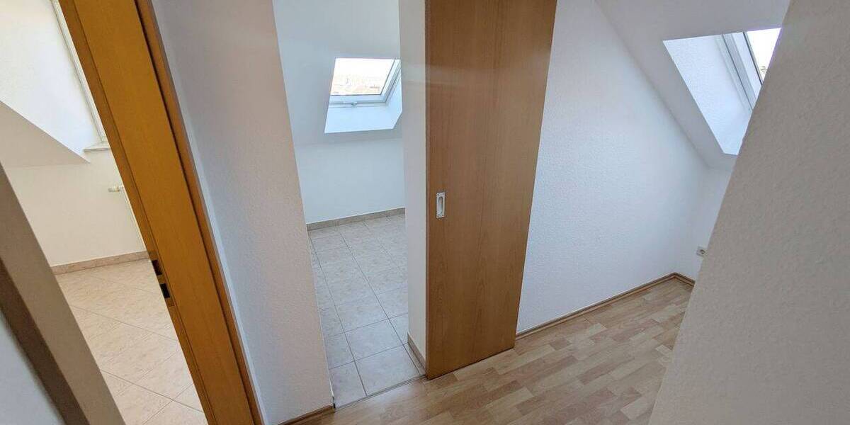 Etagenwohnung Zwickau Bahnhofsvorstadt - 1 Zimmer, 40 m&sup2;, 240&euro; | Angebot:26142542