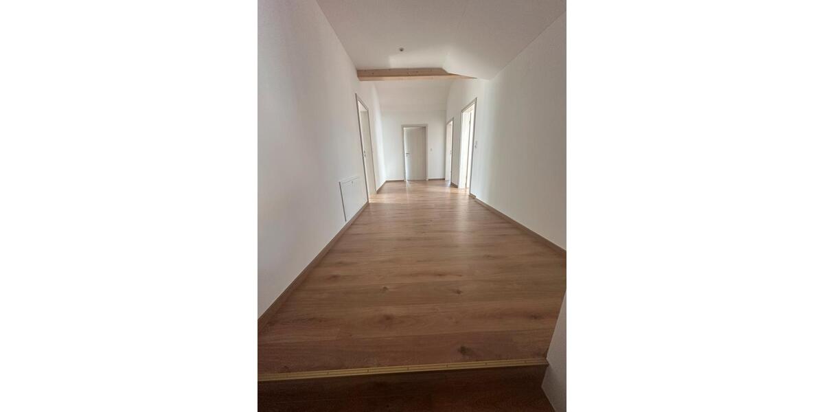 Maisonettenwohnung Landau an der Isar - 4 Zimmer, 130 m&sup2;, 1.150&euro; | Angebot:26039870
