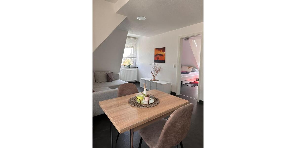 Dachgeschoßwohnung Kornwestheim - 2 Zimmer, 55 m&sup2;, 980&euro; | Angebot:26147811