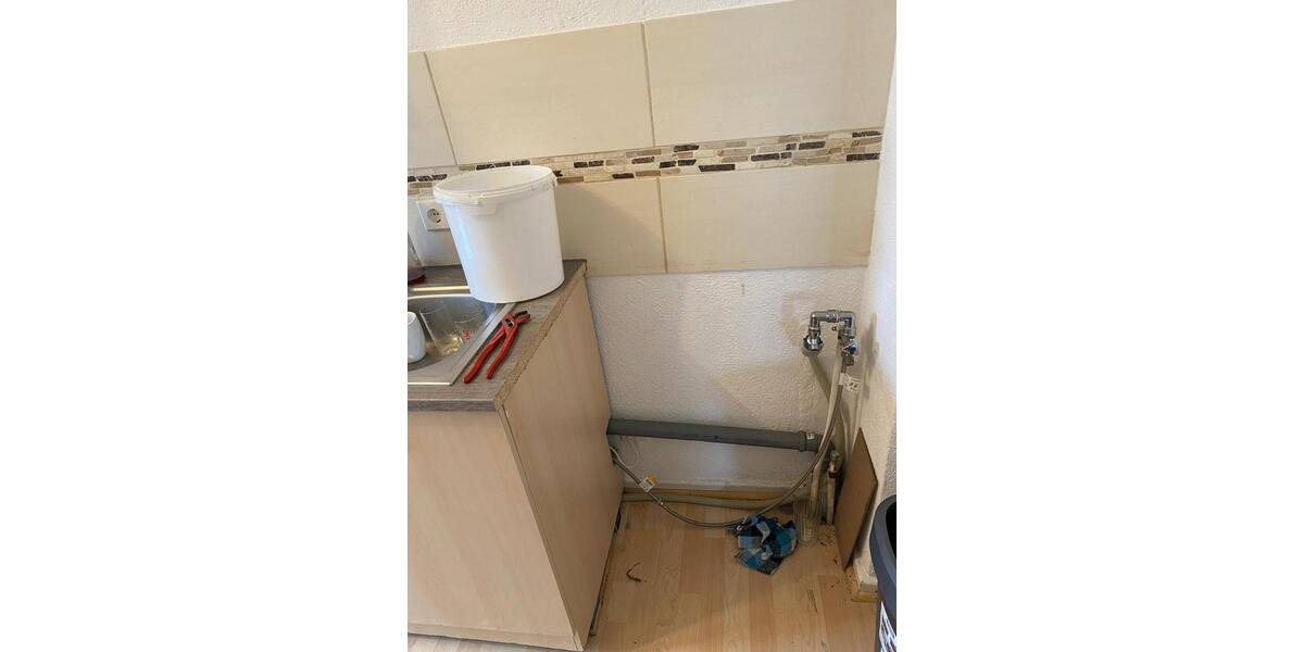 Sehr schöne und helle 2 Zimmer-Wohnung in zentraler Lage zimmer