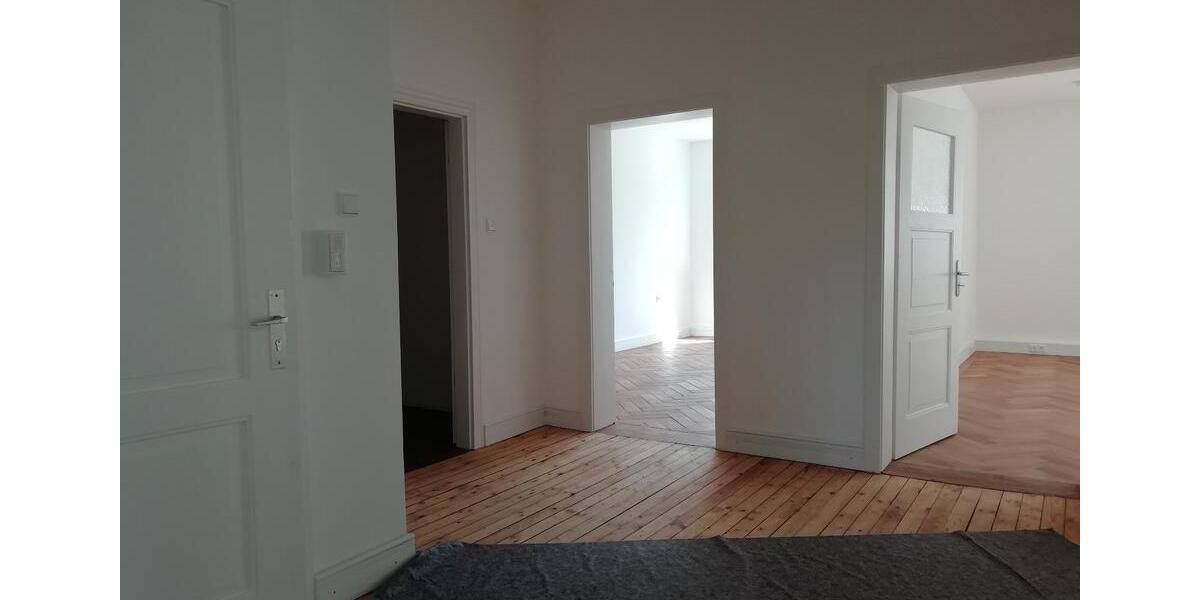 schön renovierte 3 ZKB Altbauwohnung 3 zimmer