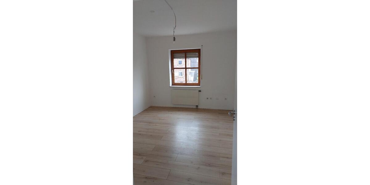 Großzügige 7-Zimmer Wohnung mit 2 Bädern & 3 PKW Stellplätzen 7 zimmer