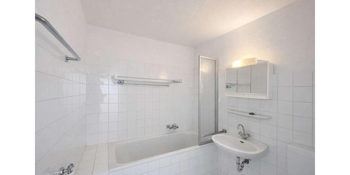 Dachgeschoßwohnung Duisburg Duisburg-Mitte - 2 Zimmer, 42 m&sup2;, 222&euro; | Angebot:26180092