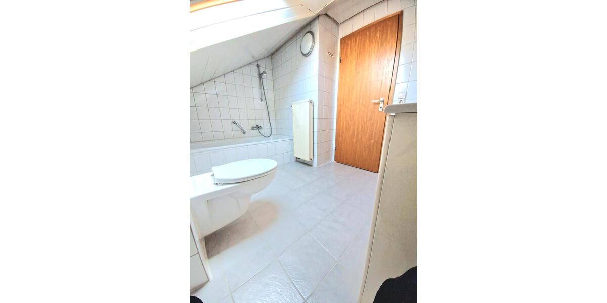 Dachgeschoßwohnung Obersulm - 3 Zimmer, 65 m&sup2;, 900&euro; | Angebot:25843640