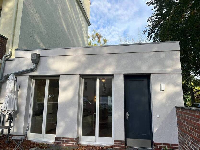 Entspannen im eigenen Zuhause: charmanter Bungalow-Stil mit Terrasse und Garten
