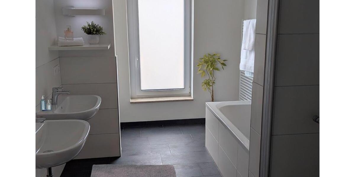 Erdgeschoßwohnung Straubing - 3 Zimmer, 106 m&sup2;, 1.370&euro; | Angebot:26636170