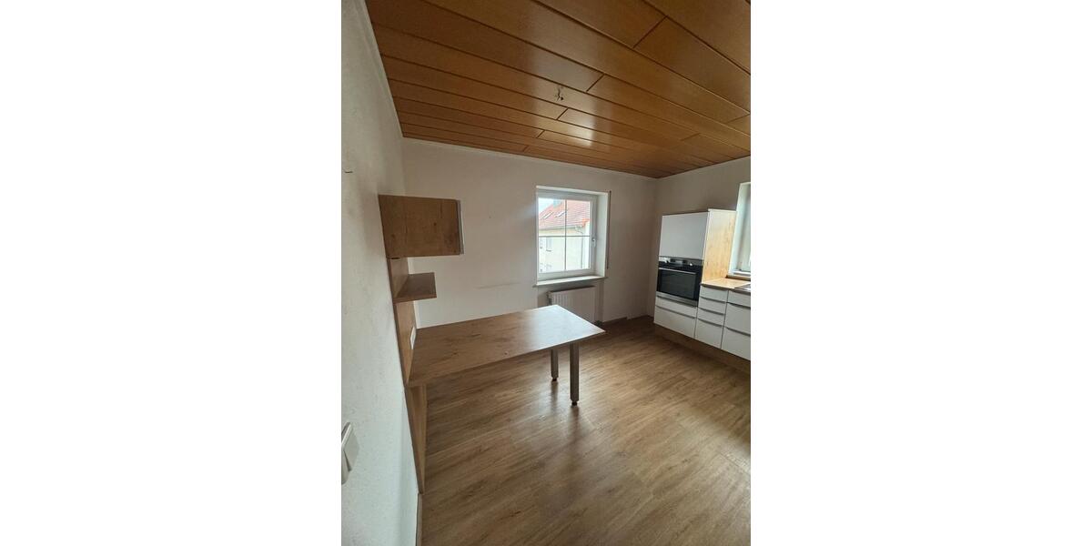 Etagenwohnung Amberg - 4 Zimmer, 105 m&sup2;, 900&euro; | Angebot:26255319