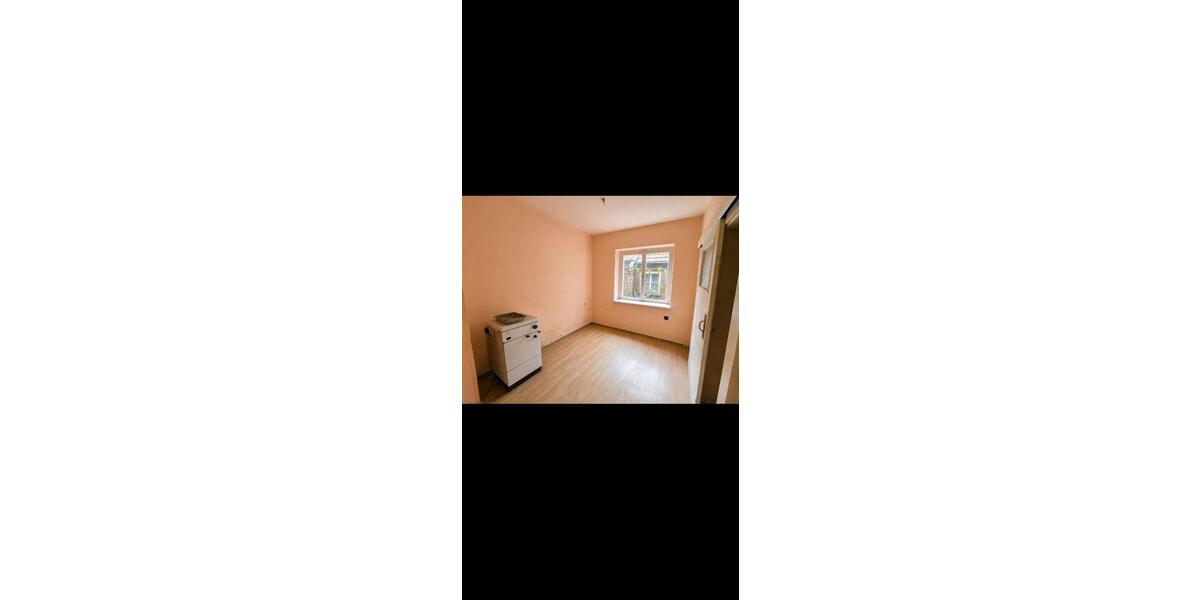Erdgeschoßwohnung Oschersleben (Bode) - 4 Zimmer, 136 m&sup2;, 750&euro; | Angebot:26542390