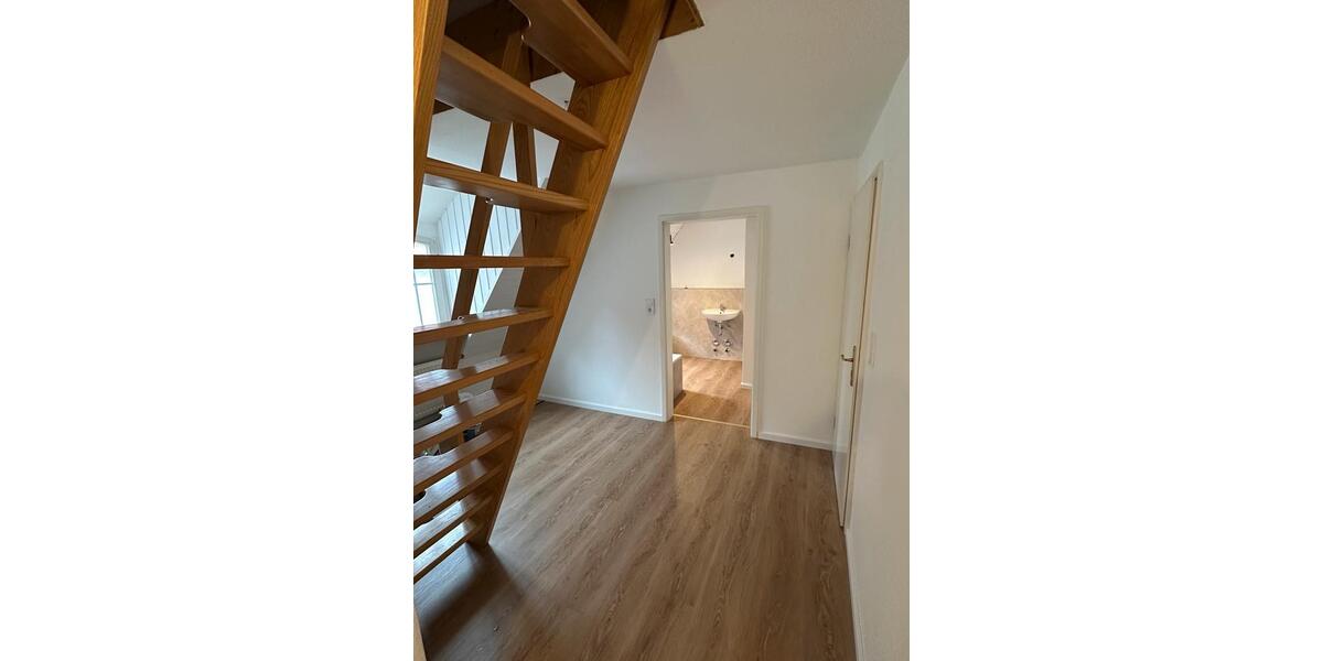 Dachgeschoßwohnung Ilshofen - 2.5 Zimmer, 72 m&sup2;, 790&euro; | Angebot:26014524