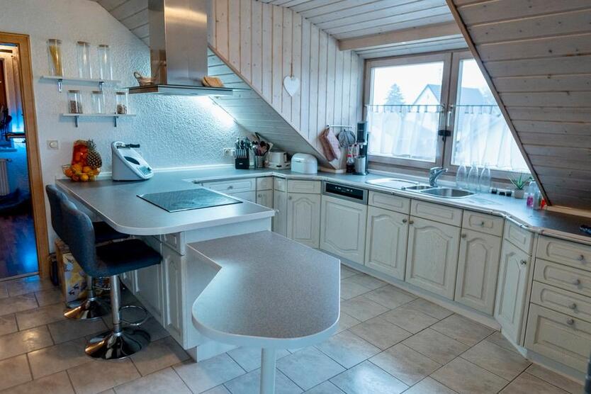 TraumWohnung mit viel Ruhe. Große & Helle 3ZKB. Küche Garage .