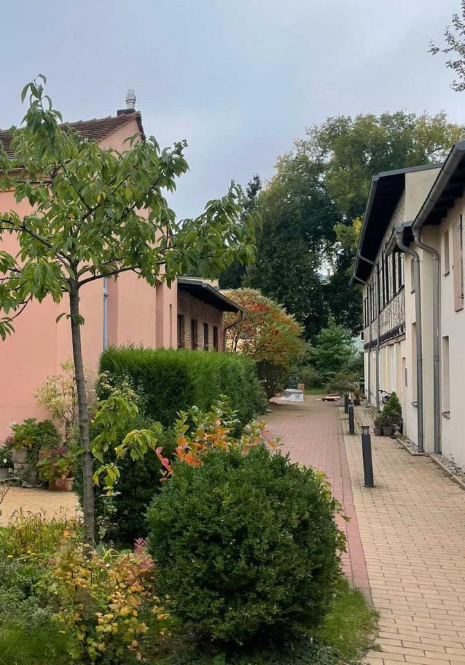 Biete Büroplatz zur Zwischenmiete in 12587 zimmer
