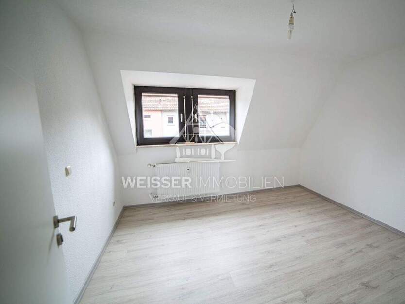 Wohnen mit Hausfeeling: Helle 4-Zimmer-Wohnung mit Garage & Gemeinschaftsterrasse in Fürth-Stadeln 4 zimmer