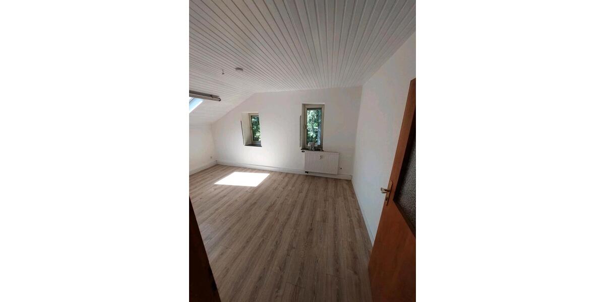 Dachgeschoßwohnung Birresborn - 4 Zimmer, 100 m&sup2;, 650&euro; | Angebot:24829579