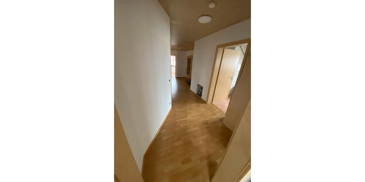 Dachgeschoßwohnung Burgheim - 4 Zimmer, 115 m&sup2;, 1.350&euro; | Angebot:23804526