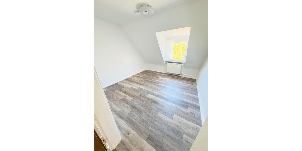 Dachgeschoßwohnung Laatzen - 3 Zimmer, 68 m&sup2;, 680&euro; | Angebot:26629470