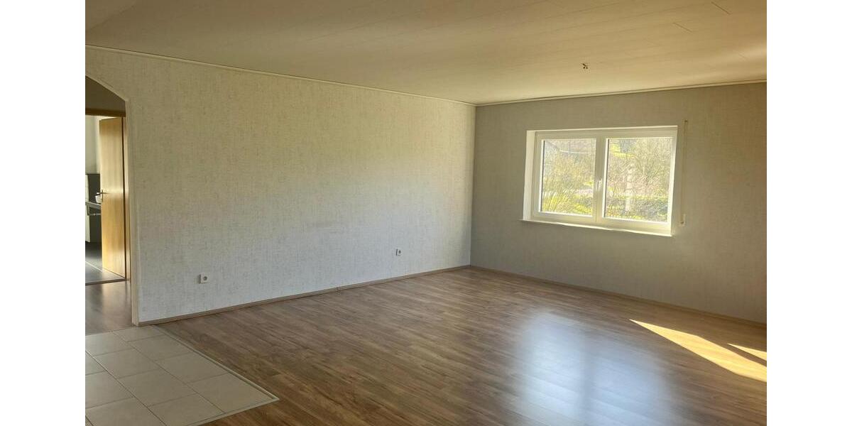 Etagenwohnung Windeck - 5 Zimmer, 125 m&sup2;, 1.000&euro; | Angebot:26051271