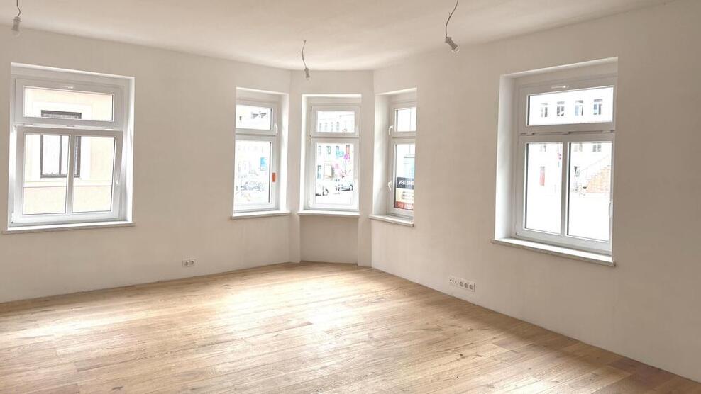 Hochwertig sanierte 4-Raum-Wohnung im 2.OG mit Balkon *Erstbezug*
