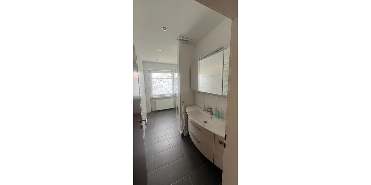 Dachgeschoßwohnung Detmold - 3 Zimmer, 120 m&sup2;, 1.250&euro; | Angebot:25384561