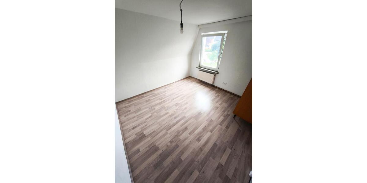 Etagenwohnung Mülsen - 3 Zimmer, 75 m&sup2;, 399&euro; | Angebot:24814201