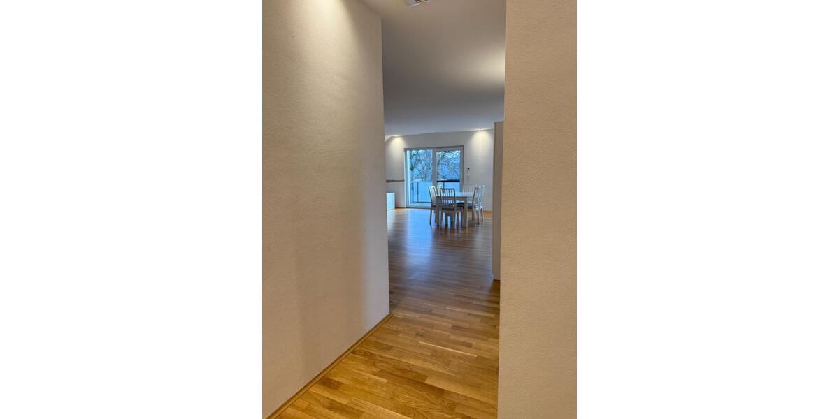 Dachgeschoßwohnung Straubing - 2 Zimmer, 92 m&sup2;, 1.100&euro; | Angebot:24748856